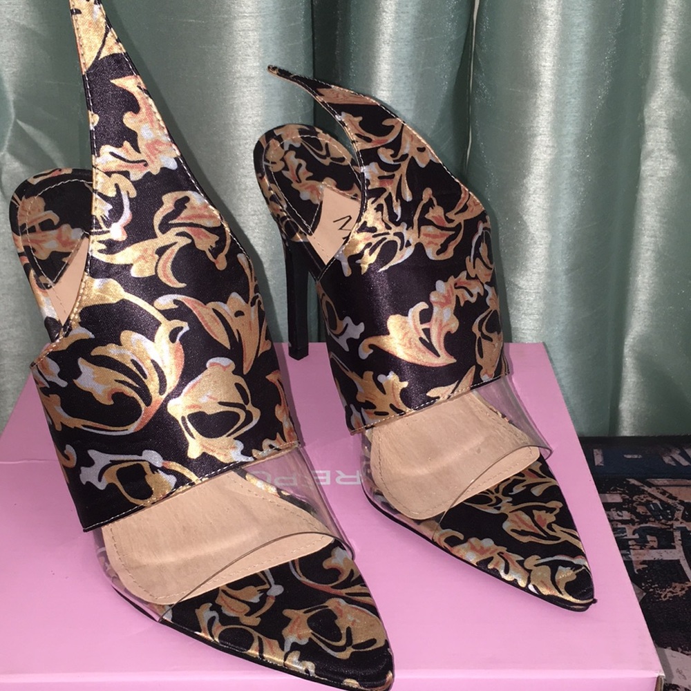 New. Mackin J Versace inspired print.